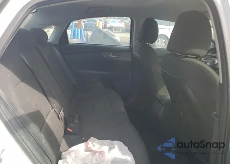 2021 Kia Forte Fe z USA, uszkodzony, nr VIN 3KPF24AD6ME353076